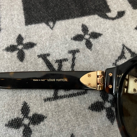 Louis Vuitton Black and Gold Sunglasses - Picture 8 of 11